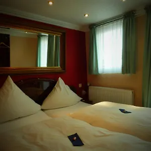 3* Botel Hotelschiff Perle